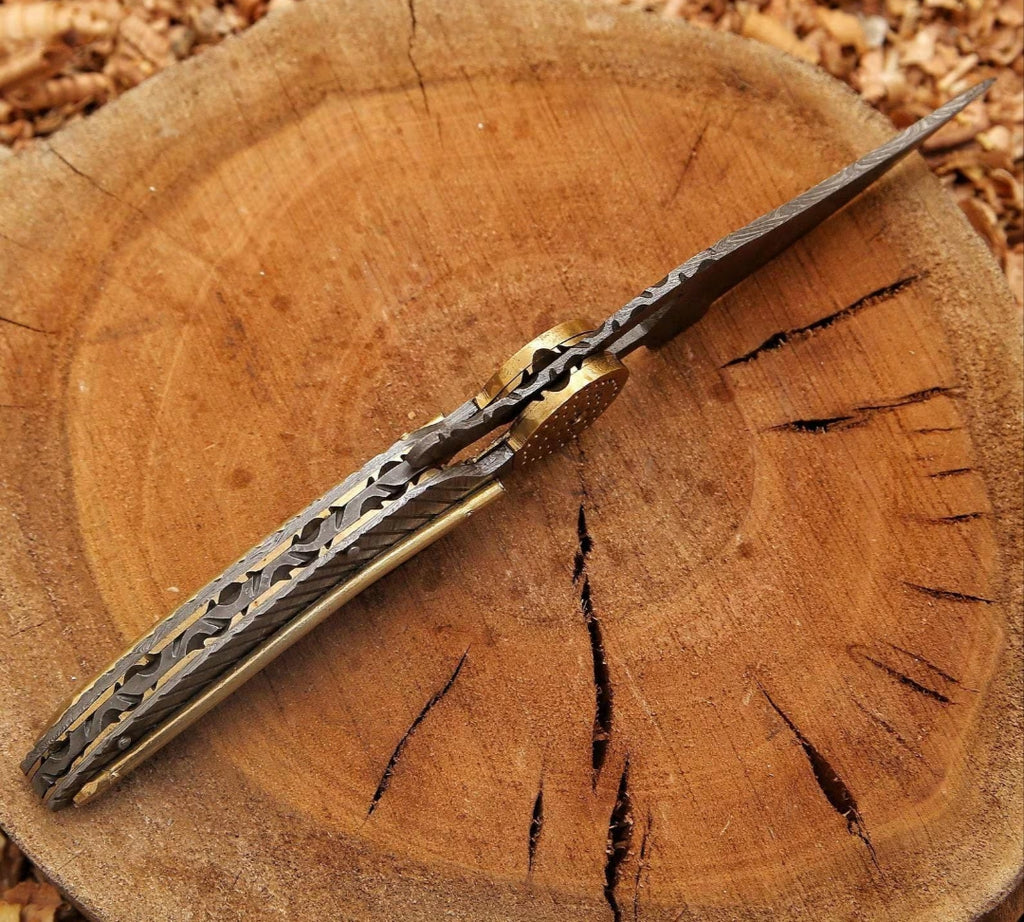 Leaf folding knife